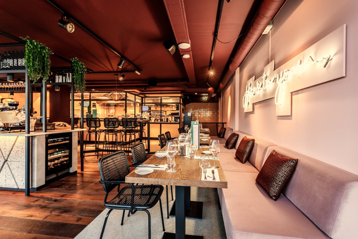 Meubels voor restaurant Mrs Robinson - Maatwerkmeubels voor horecazaken - Robuust Maatwerk uit Limburg Nederland