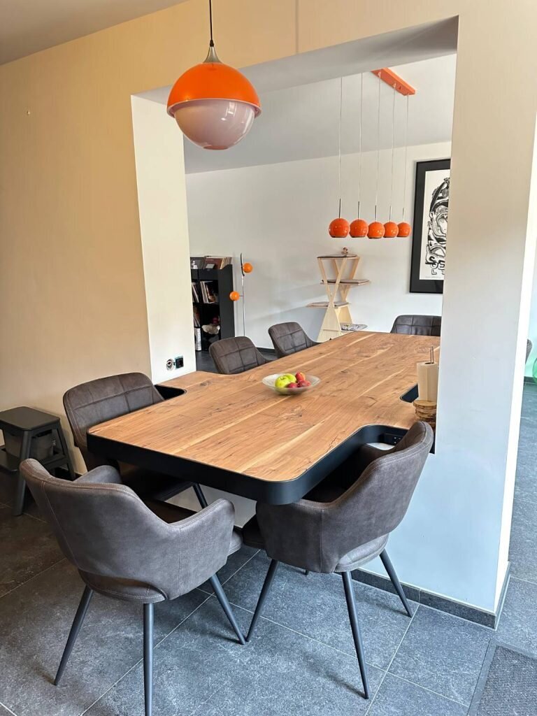 Zwevende tafel van notenhout - Stalen tafelframe - Robuust Maatwerk uit Limburg Nederland