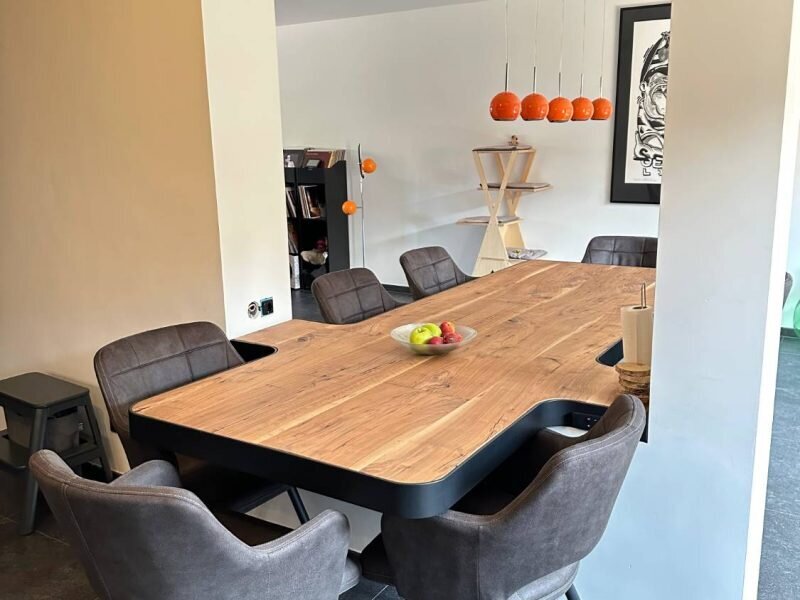 Zwevende tafel van notenhout - Stalen tafelframe - Robuust Maatwerk uit Limburg Nederland