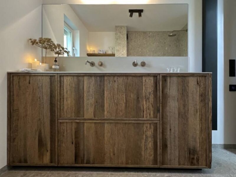 Japandi badkamermeubel met inliggende wastafel - Badkamerinterieur - Robuust Maatwerk uit Limburg Nederland