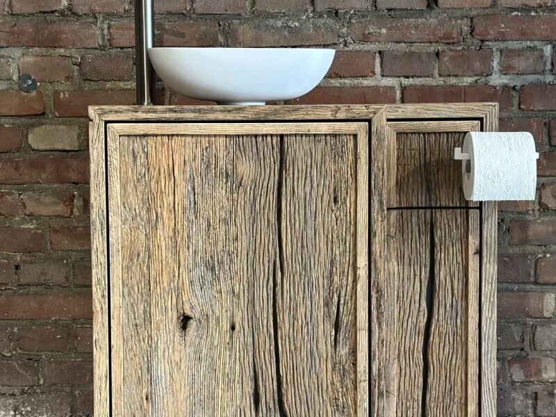Barnwood toiletmeubel van barnwood - Uniek toiletmeubel met toiletrolhouder - Robuust Maatwerk uit Limburg Nederland