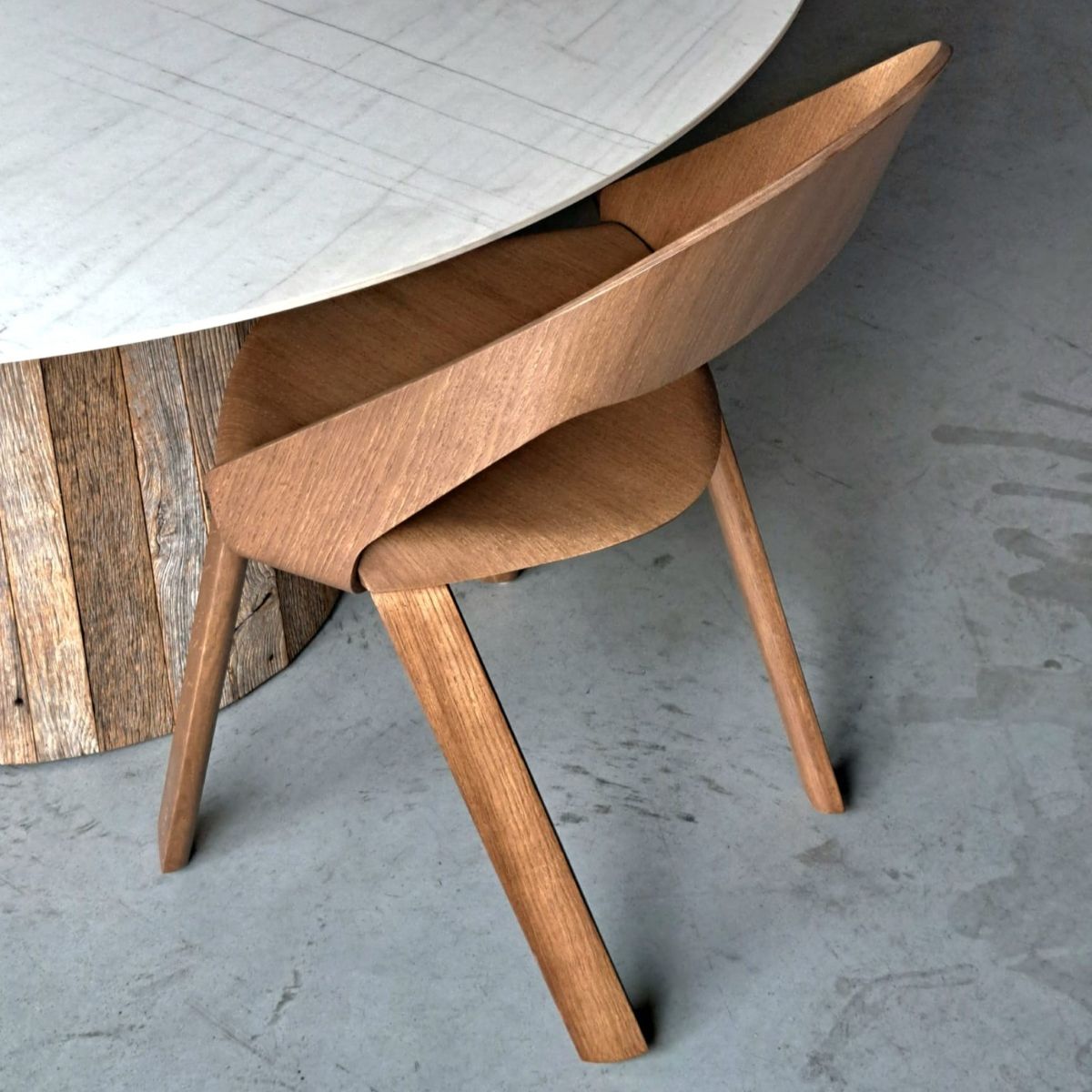 De vorm - Rove Wooden Chair - Brown - Eetkamerstoel Robuust Maatwerk - vierkant