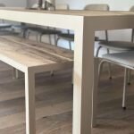 Eiken Montréal tafelblad in Grijsbeige stalen frame - Maatwerk tafel met bankje en PLANQ stoelen - Robuust Maatwerk uit Limburg Nederland