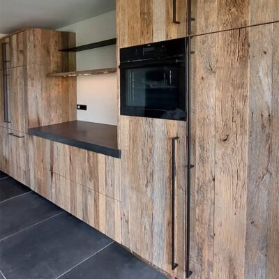 Eiken barnwood maatwerk keuken met betonnen blad - Maatwerk uit Limburg Nederland
