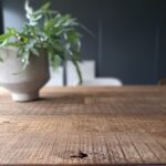 Gerookt eiken tafelblad - Afgerond stalen frame met ronde poten - Robuust Maatwerk uit Limburg Nederland
