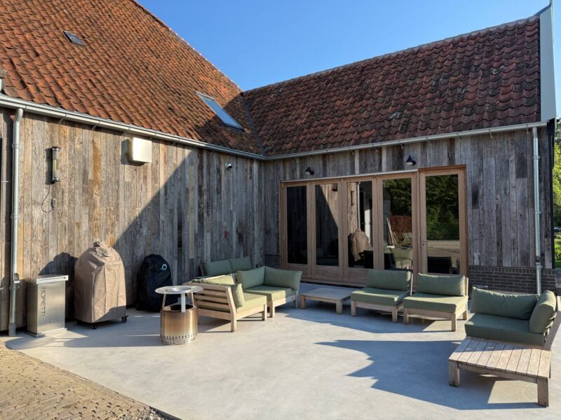 Gevelbekleding eiken barnwood - Woningupgrade met houten gevelbekleding - Onderhoudsvriendelijke gevelbekleding - Robuust Maatwerk uit Limburg Nederland