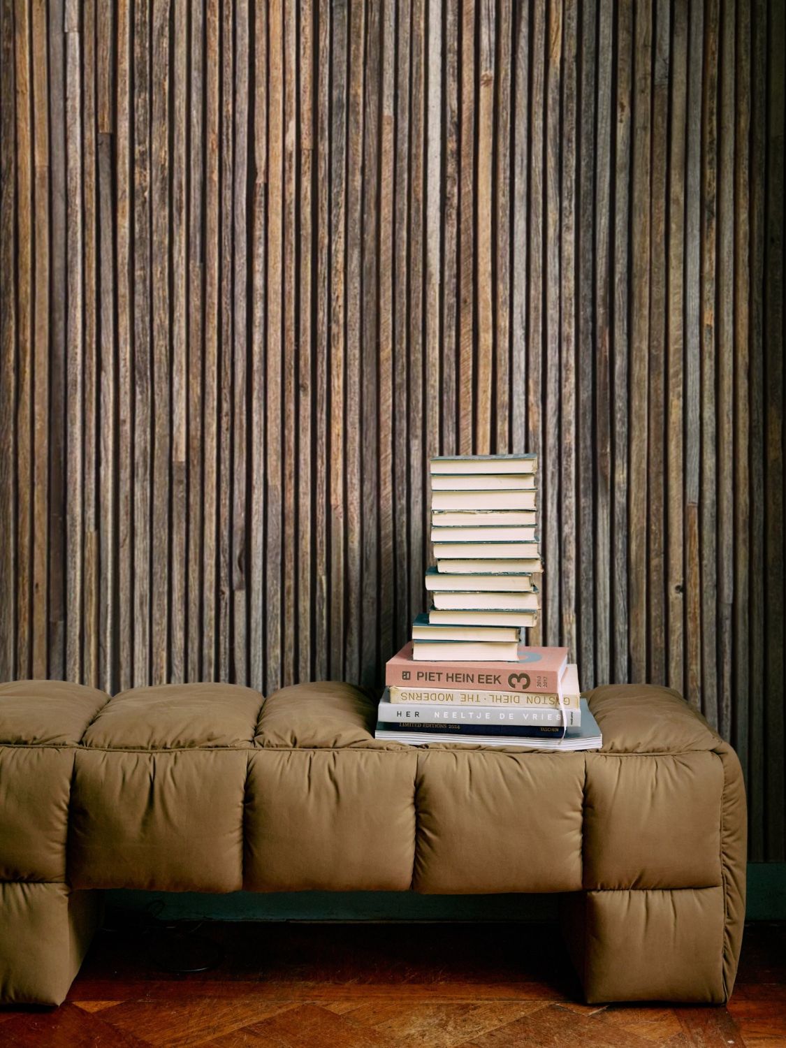 HKLiving Puffy Lobby Bench Olive - Eiken barnwood Ottawa - Robuust Maatwerk 02 HKLiving Puffy Lobby Bench Olive - Eiken barnwood Ottawa - Robuust Maatwerk