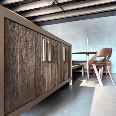 Kookeiland met zitgedeelte - Betonnen panelen van FLOAT - Eiken barnwood keuken