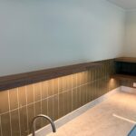 Notenhouten wandplanken met ledverlichting - Robuust Maatwerk