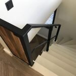 Trapleuningen van staal en eiken barnwood