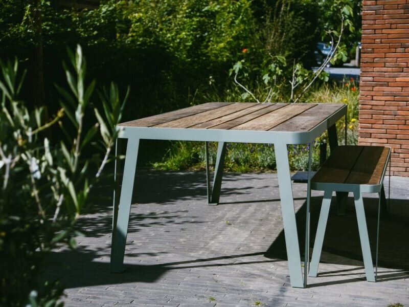 Azobe scheepsplanken tafel en bank - Robuuste tuinmeubels van Robuust Maatwerk uit Limburg