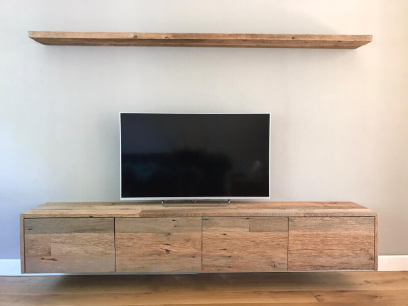 Robuust houten tv-meubel - Tv meubel van geleefd hout - TV plank - Robuust Maatwerk uit Limburg Nederland