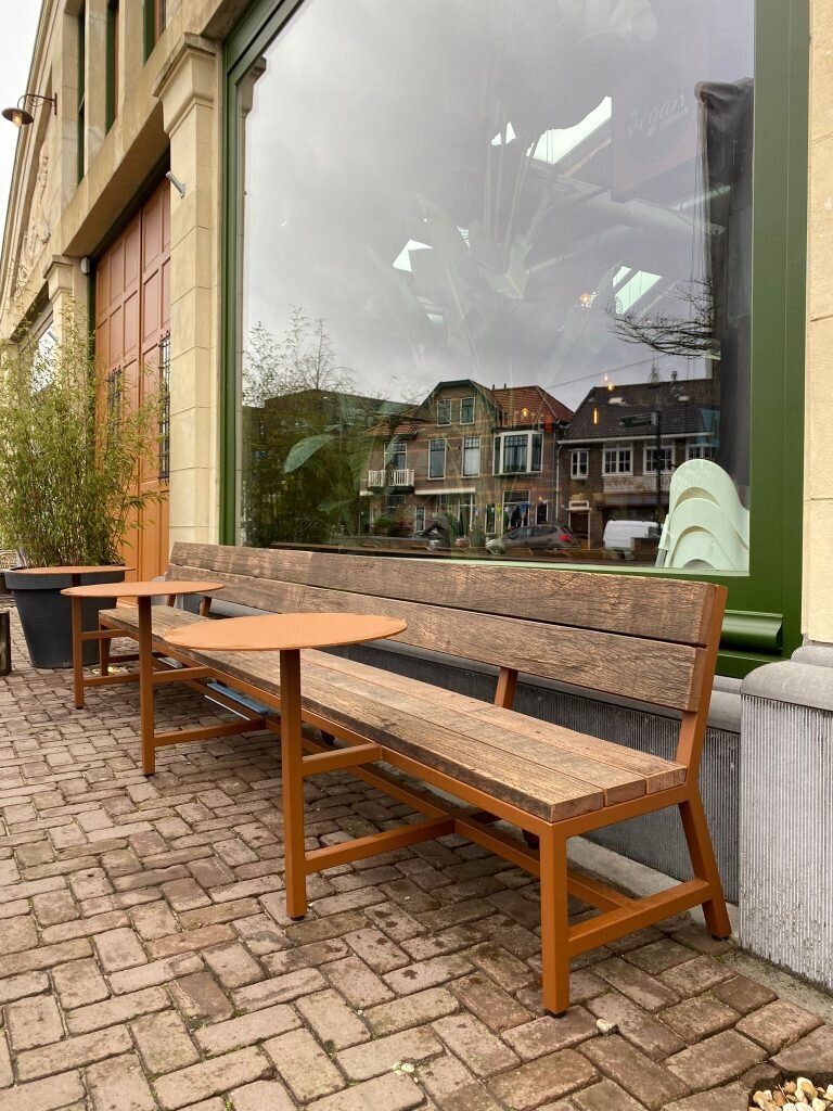 Duurzame terrasbanken van staal en hout - Koperen terrasbanken uit Limburg Nederland
