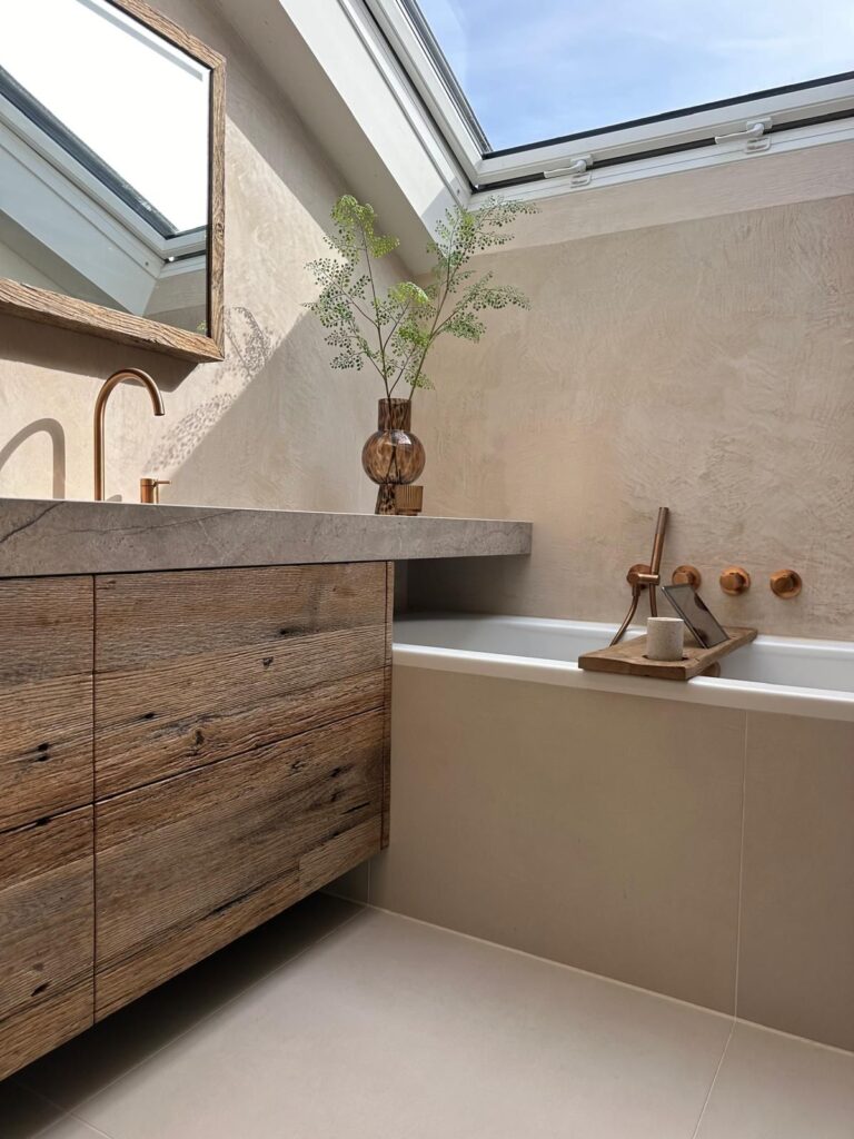 Totaalontwerp van exclusieve badkamer - Maatwerk meubels - Douche, toilet, bad, spiegel en badkamermeubel - Robuust Maatwerk uit Limburg Nederland