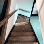 Eiken barnwood traptreden en trapleuning - Maatwerk trappen door Robuust Maatwerk uit Limburg Nederland