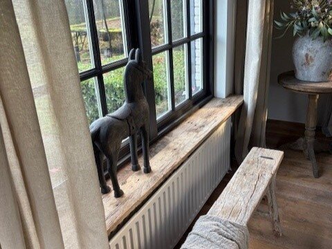 Vensterbank van eiken barnwood Ottawa - Landelijk interieur - Robuust Maatwerk uit Limburg Nederland