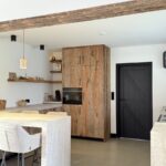 Kookeiland - Japandi keuken - Barnwood keuken - Volledig keukenontwerp - Fronten vervangen - Barnwood en keramiek - Balkbekleding - Massief eiken hout - Robuust Maatwerk uit Limburg Nederland