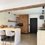 Volledig keukenontwerp - Barnwood en keramiek - Balkbekleding - Trapbekleding en trapleuningen - Maatwerk voordeur - Robuust Maatwerk uit Limburg Nederland