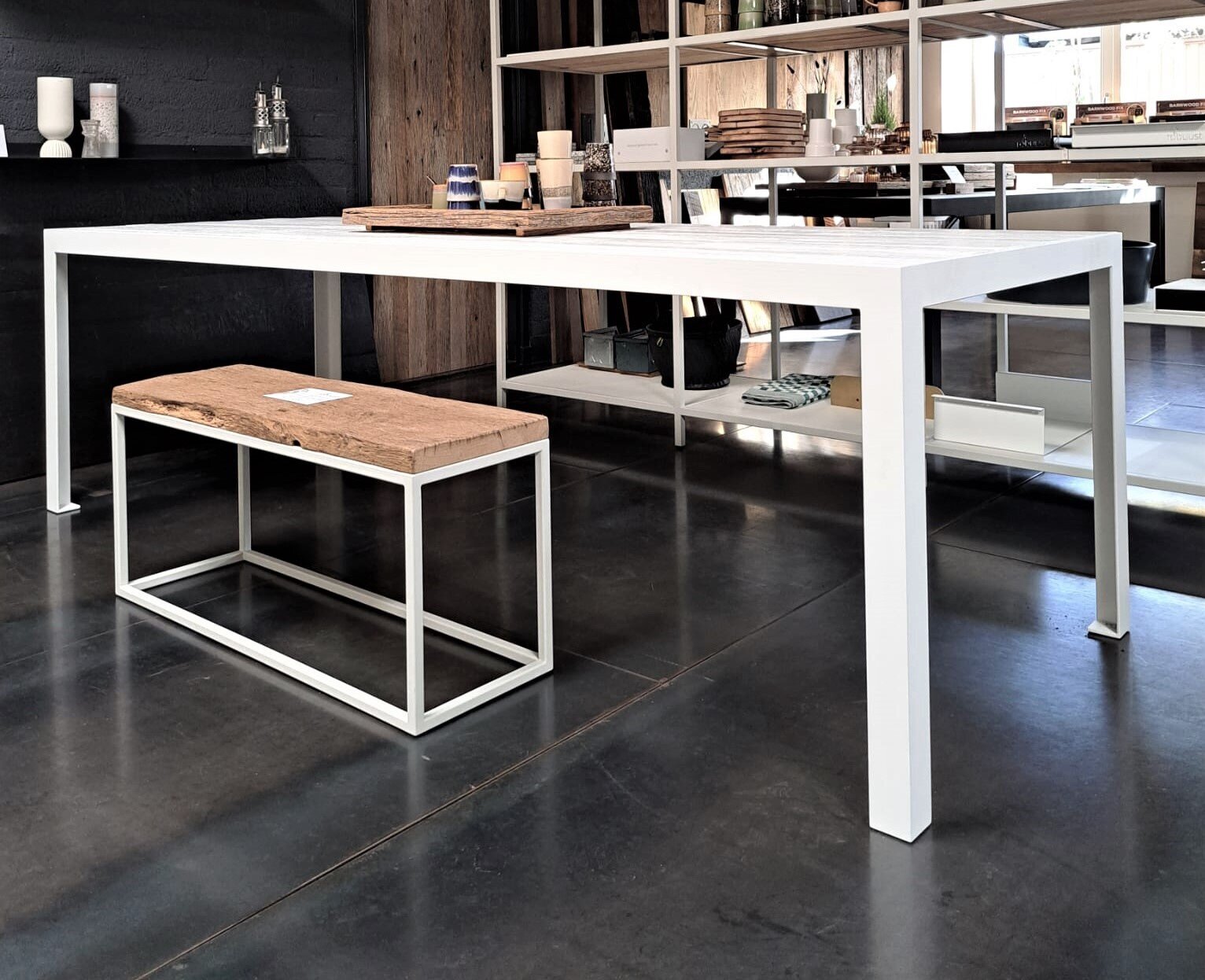 Binnentafel - witte eiken barnwood tafel
